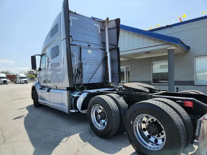 2019 VOLVO VNL64T760