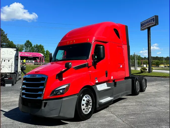 2020 Freightliner Cascadia 126