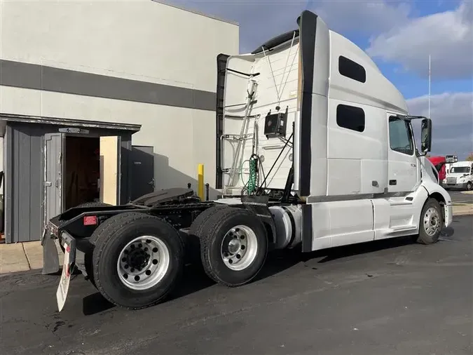 2021 VOLVO VNL64T760