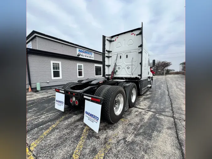 2020 Freightliner Cascadia 126