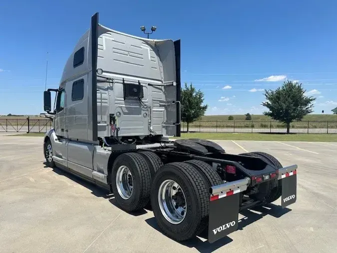 2025 VOLVO VNL64T860