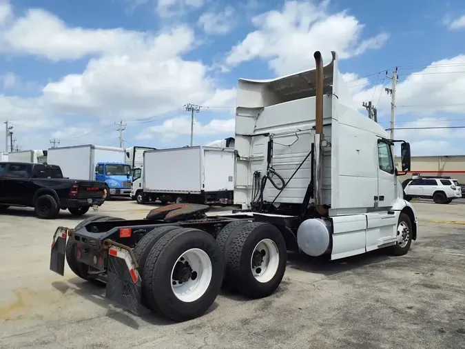 2020 VOLVO VNR64T-640