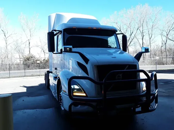 2020 VOLVO VNR64T-640