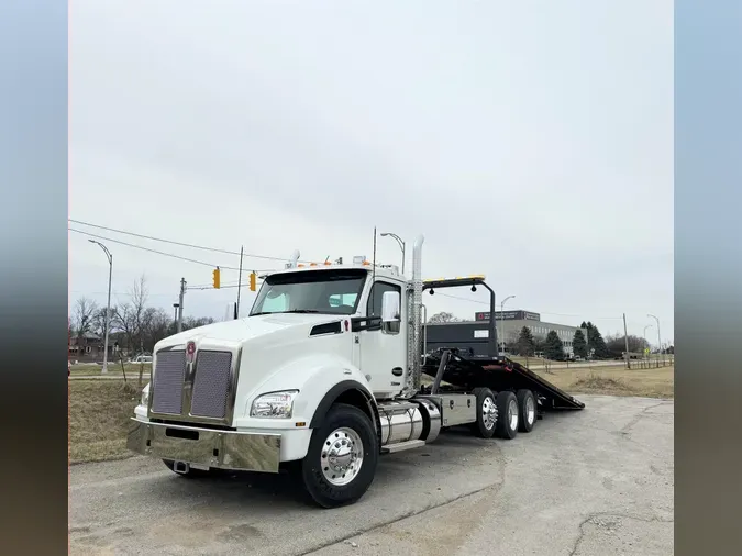 2024 Kenworth T880