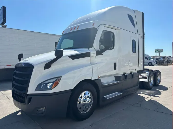 2020 Freightliner Cascadia 126