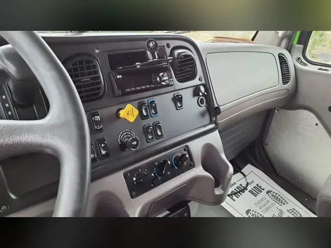 2020 FREIGHTLINER/MERCEDES M2 106