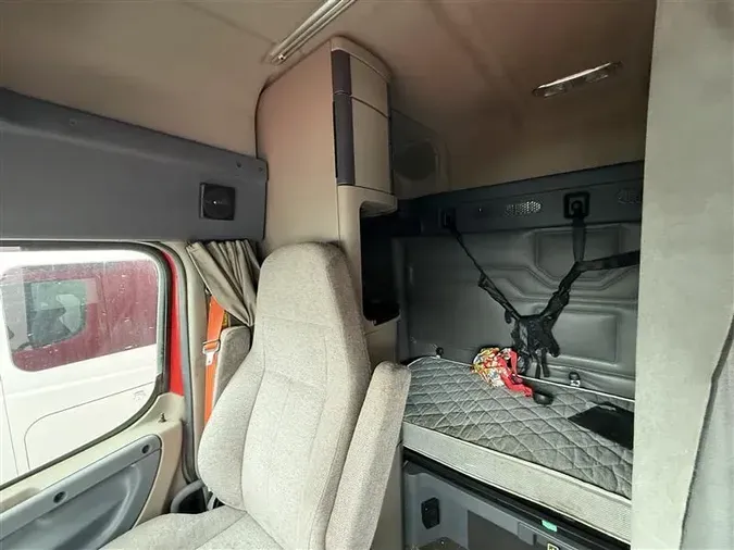 2017 FREIGHTLINER CASCADIA