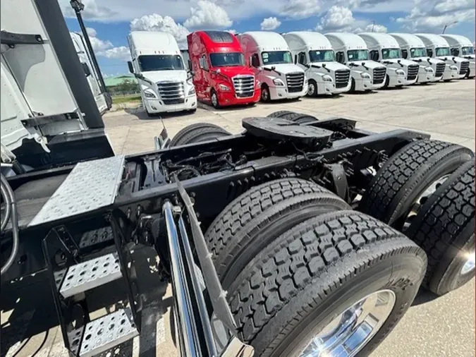 2022 Freightliner Cascadia 126