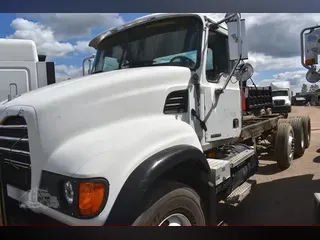 2005 MACK GRANITE CV713