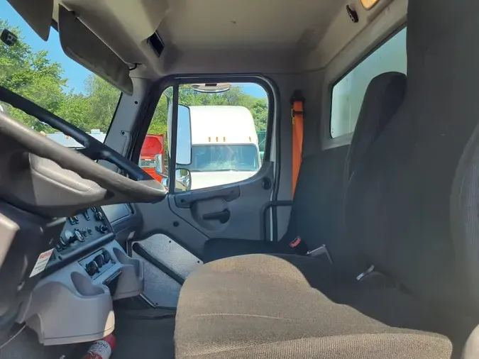 2020 FREIGHTLINER M2 106