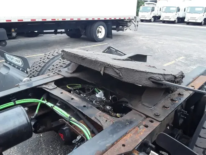 2018 FREIGHTLINER M2 106
