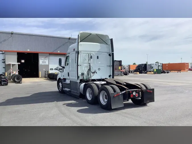 2021 Freightliner Cascadia 126