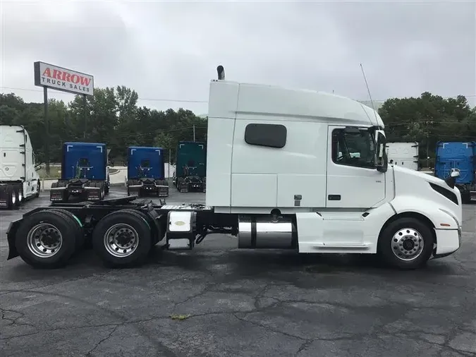 2019 VOLVO VNL740