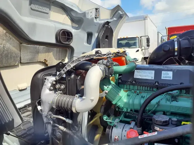 2019 VOLVO VNL64T-300