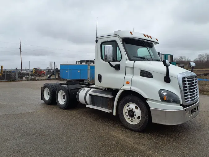 2016 FREIGHTLINER/MERCEDES CASCADIA 113