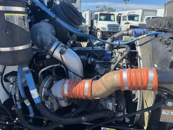 2018 Peterbilt 325