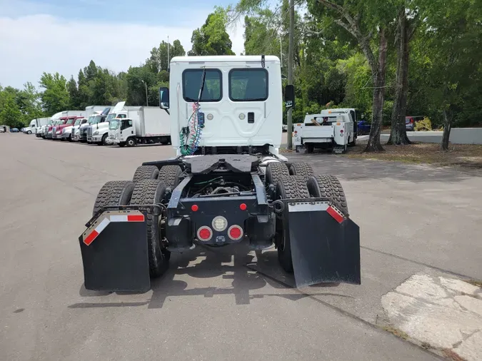 2017 FREIGHTLINER/MERCEDES CASCADIA 113