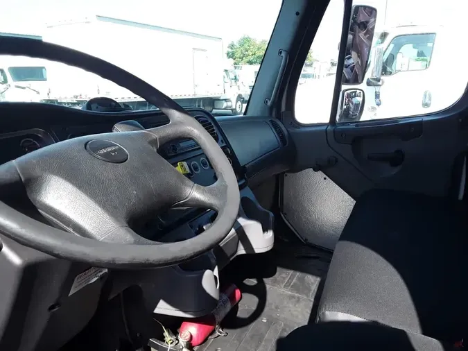 2016 FREIGHTLINER M2 106