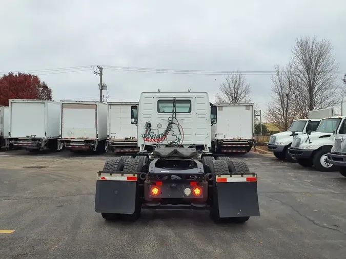 2019 VOLVO VNL64T-300