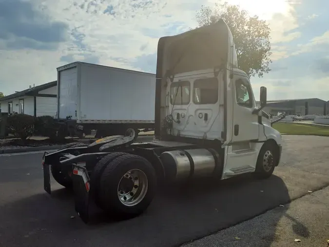 2020 FREIGHTLINER/MERCEDES NEW CASCADIA 126