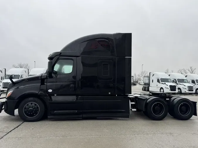 2024 Freightliner Cascadia&reg; Sleeper Cab 126" BBC 72" RR