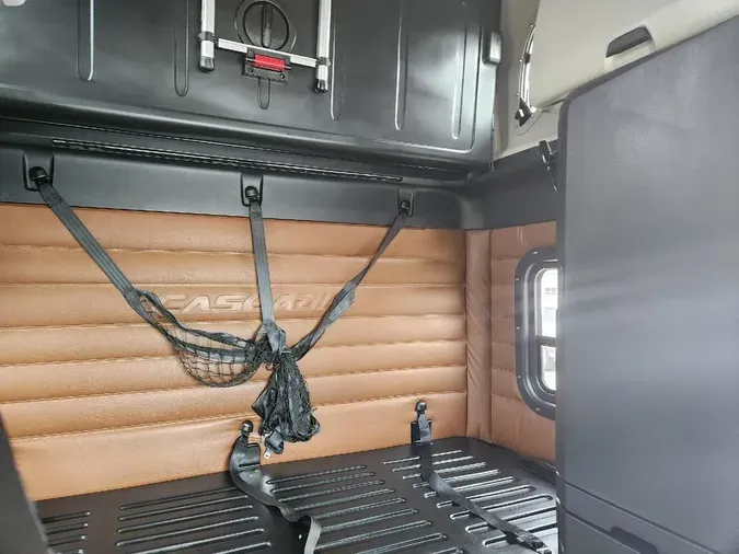 2020 FREIGHTLINER Cascadia 126