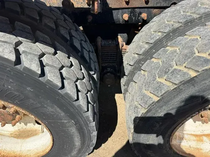 2005 MACK GRANITE CV713