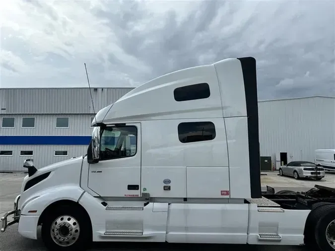 2019 VOLVO VNL760