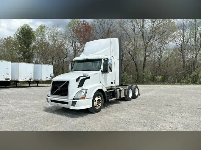 2015 Volvo VNL300