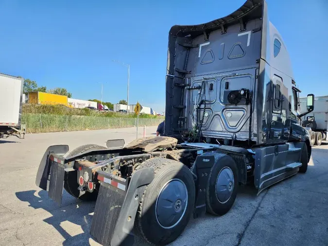 2021 FREIGHTLINER Cascadia 126