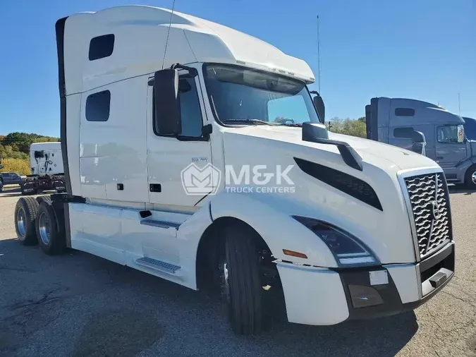 2020 VOLVO VNL64T760