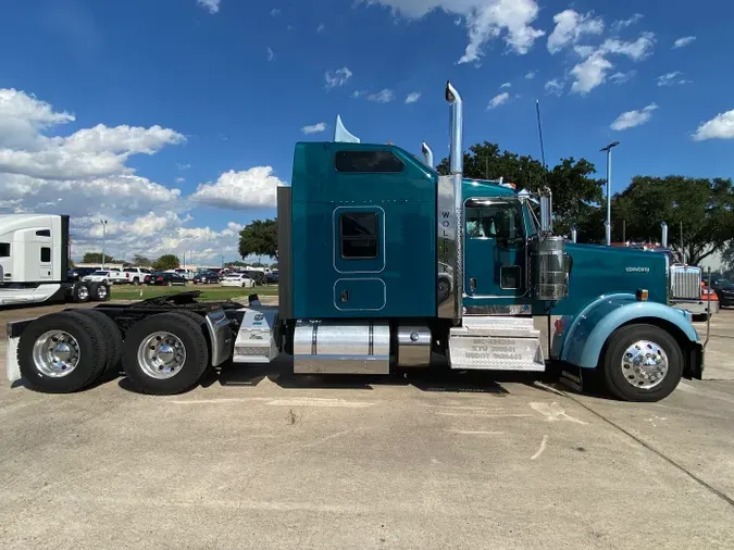 2021 Kenworth W900L