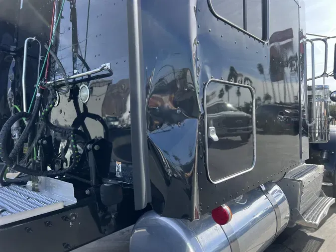 2017 Peterbilt 389