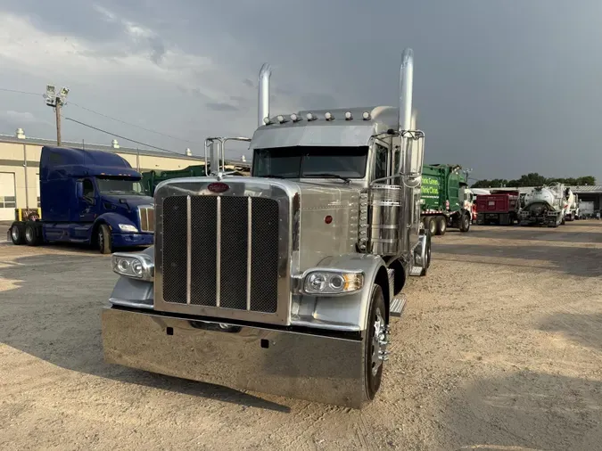 2023 Peterbilt 389