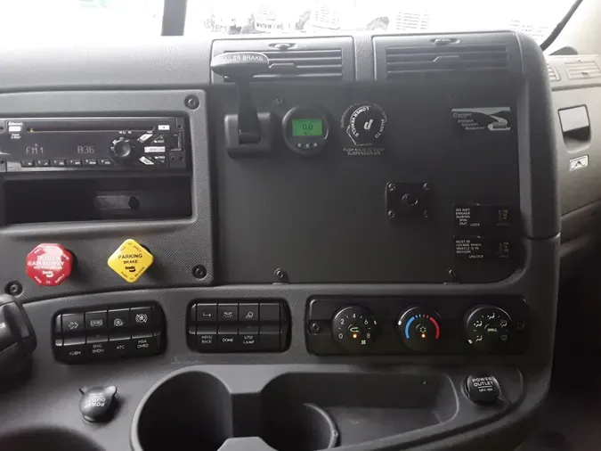 2017 FREIGHTLINER/MERCEDES CASCADIA 125