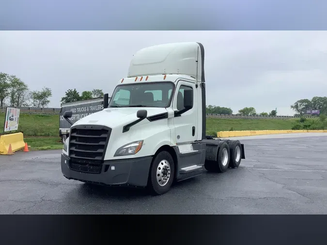 2020 Freightliner Cascadia 126