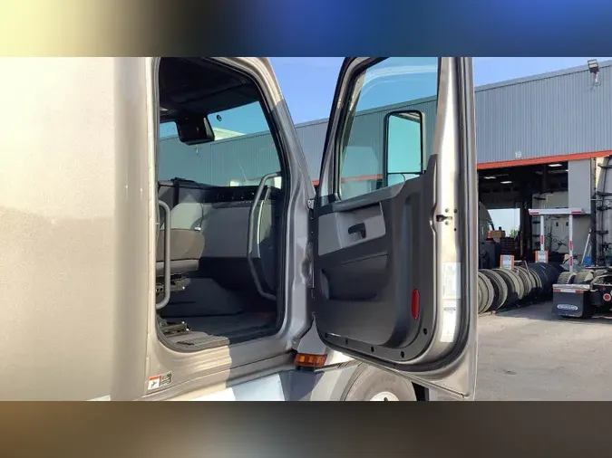2022 Freightliner Cascadia 126