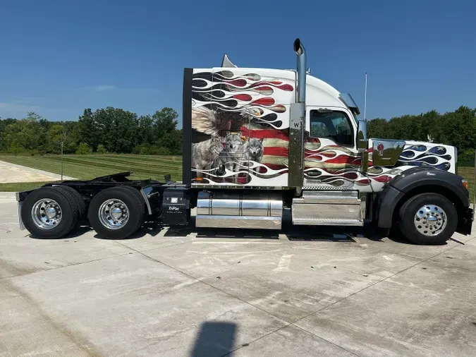 2023 Kenworth W990