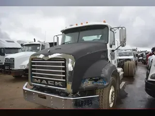 2012 MACK GRANITE GU813