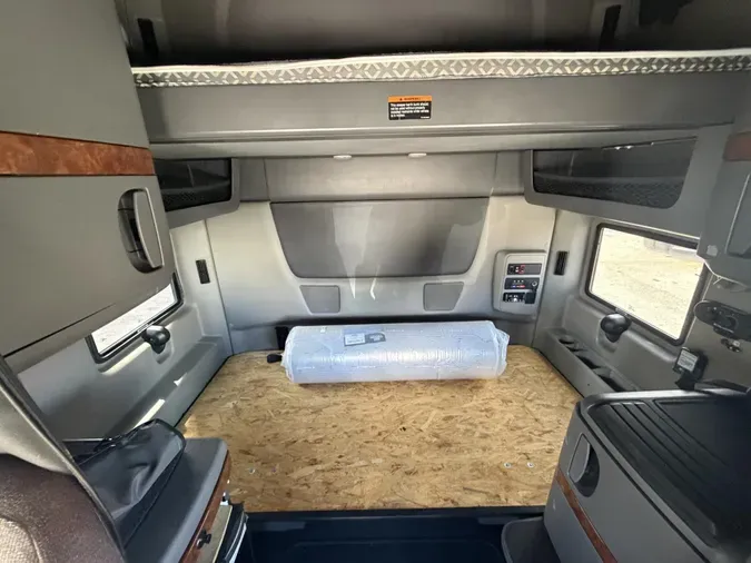 2022 International LT625