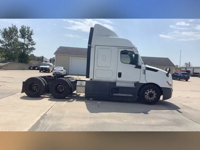 2022 Freightliner Cascadia 1267661fe06e977342923e0eba844b4553e