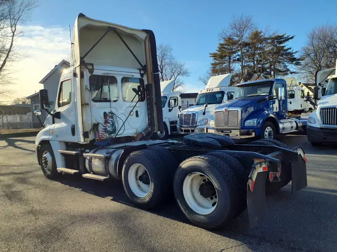 2020 FREIGHTLINER/MERCEDES CASCADIA 125