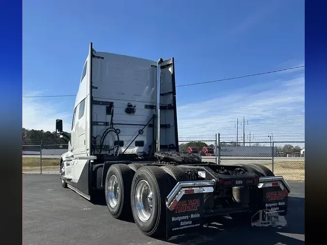 2025 VOLVO VNL64T860