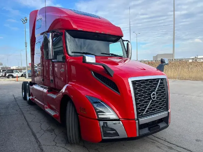 2020 VOLVO VNL64T760