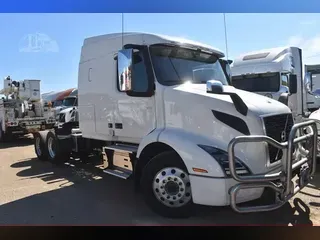 2020 VOLVO VNR62T640