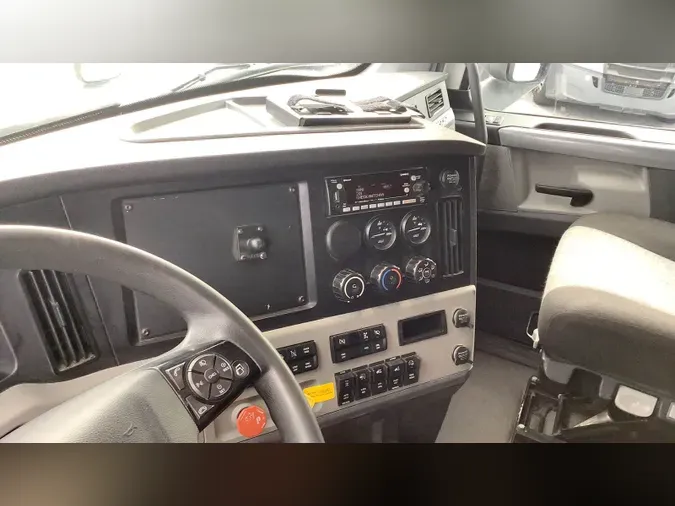 2021 Freightliner Cascadia 126