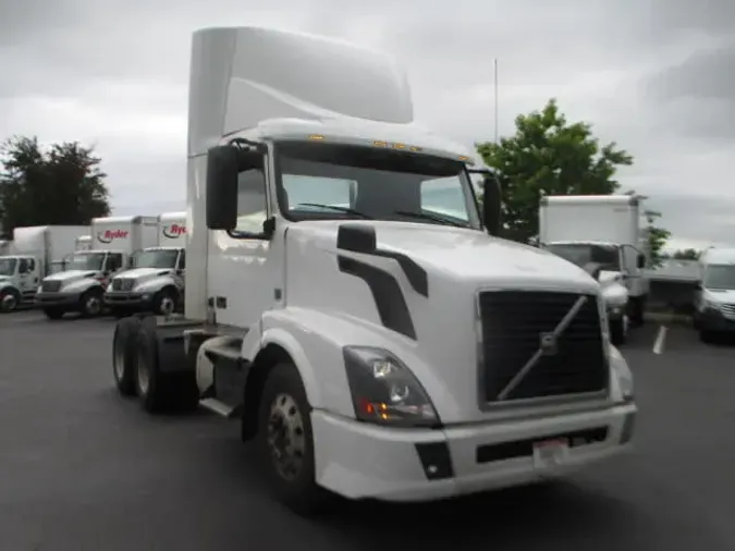 2017 VOLVO VNL64T