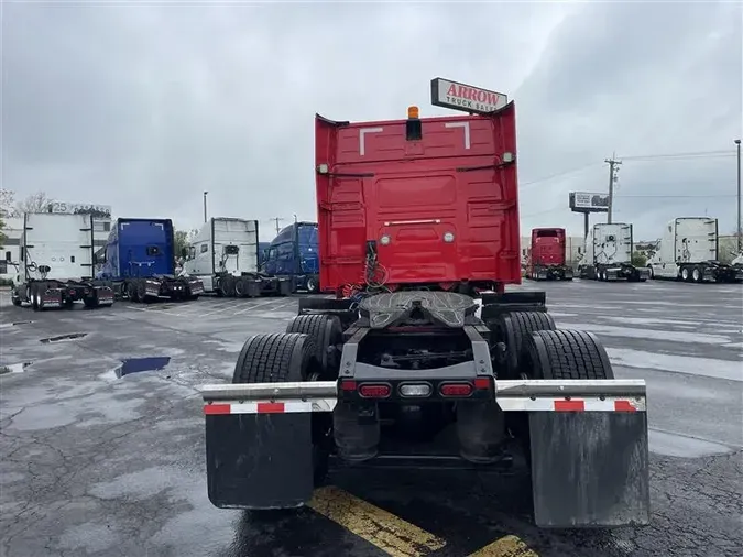 2021 VOLVO VNL740