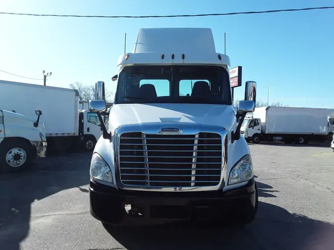 2017 FREIGHTLINER/MERCEDES CASCADIA 113