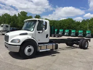 2022 Freightliner M2106